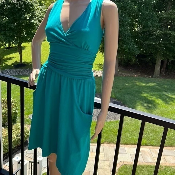 Athleta | Dresses | Athleta Cute Green Stretch Fitted Dress With Pocket |  Poshmark